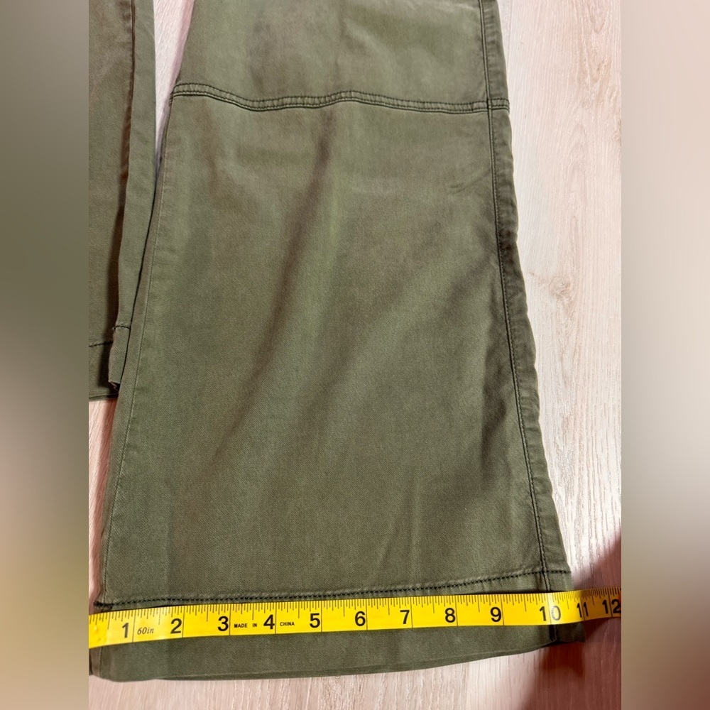 NWT Garage Lucy Fluid Cargo Pant in Python Green, Size 3 - Picture 10 of 10